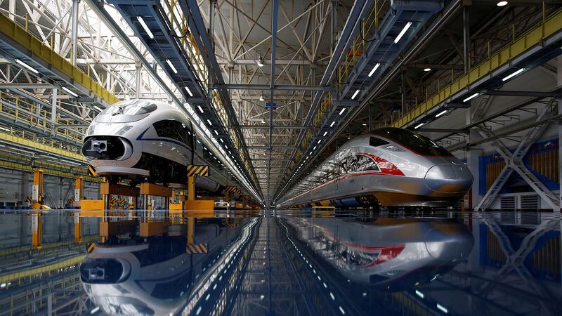 直到今年4月，国铁集团负债已达到5万4千8百多亿元人民币，每年的盈利，连利息也抵销不了。图为北京高速列车站。（路透社图片）