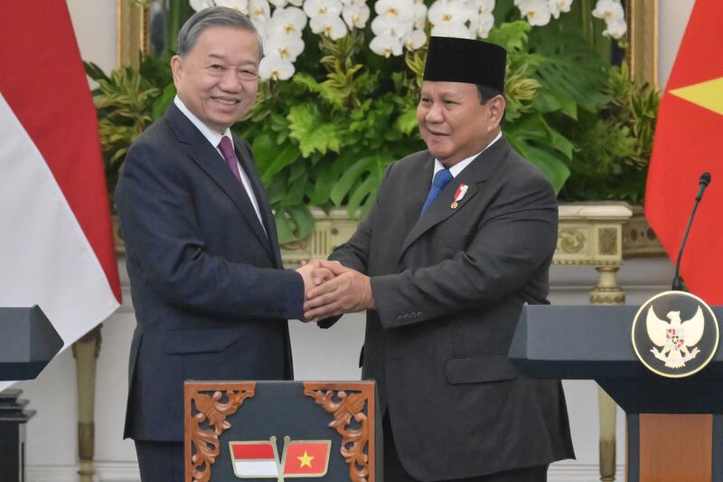 Indonesia's President Prabowo Subianto, right, shakes hands with Vietnam's Communist Party General Secretary To Lam after a press conference at the Presidential Palace in Jakarta on March 10, 2025.