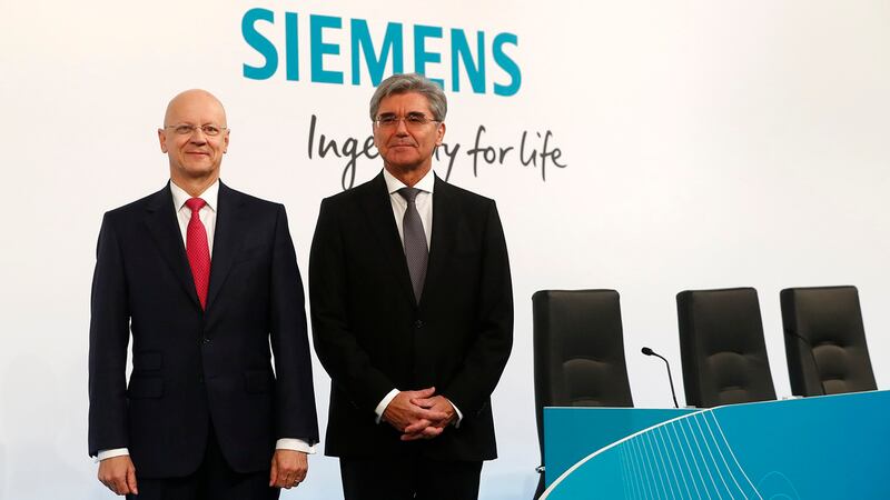 西门子公司总裁Joe Kaeser(右)和首席财务官Ralf P. Thomas。(美联社)