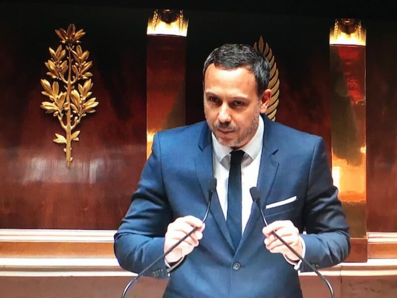 法国国务秘书塔克(Adrien Taquet)解释说,这个议案要求国家医院验证伦理原则,根据国际法,“建立与中国共享的检查机制”,这是遥不可及的。(蔡凌摄影)