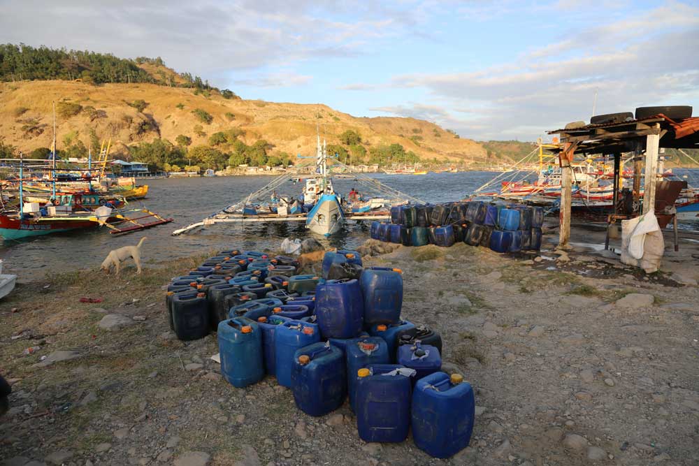 Simple outrigger ships refuel and stock in preparation for fishing expeditions into the South China Sea.  Photo: RFA